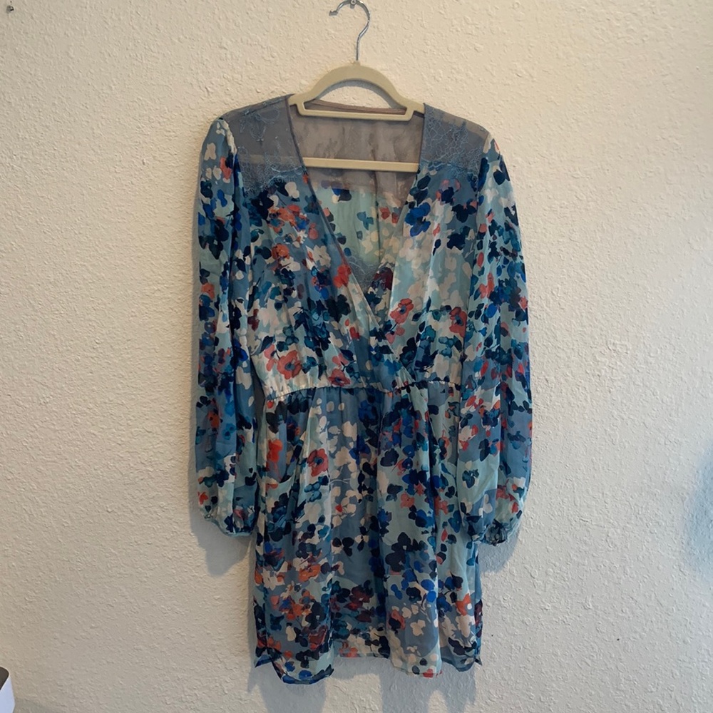 BCBG Sz S Floral Long Sleeve Dress (with pockets!)